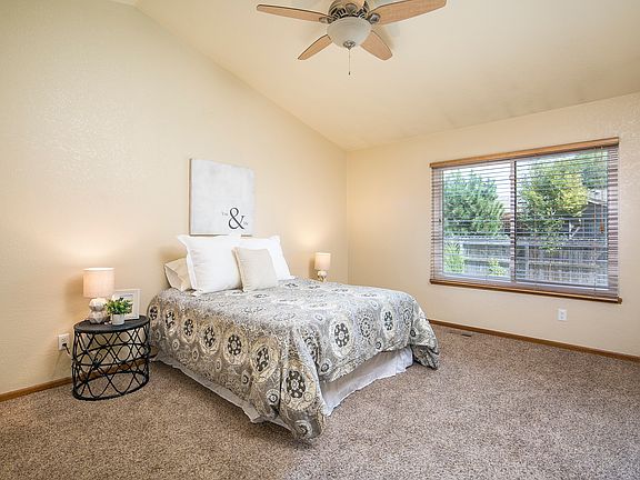 4th image of 1005 Meadow Ct