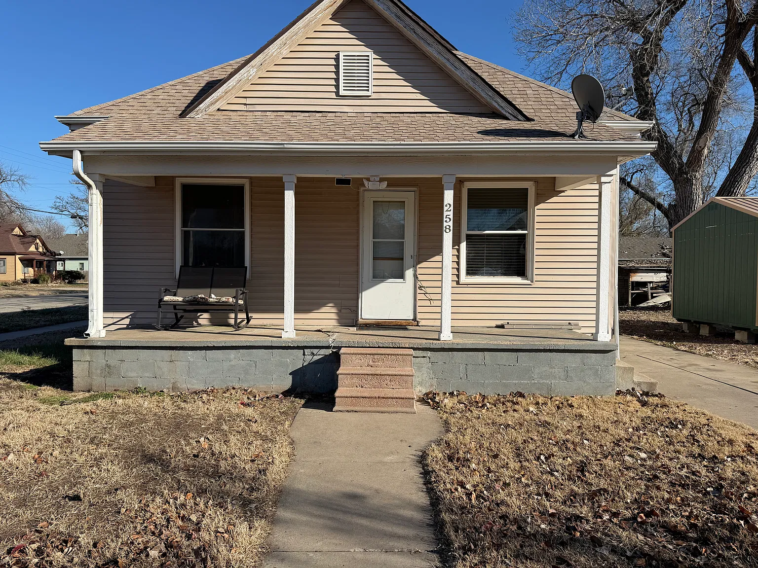 2 bed, 700 sqft, $750 — Photo 1