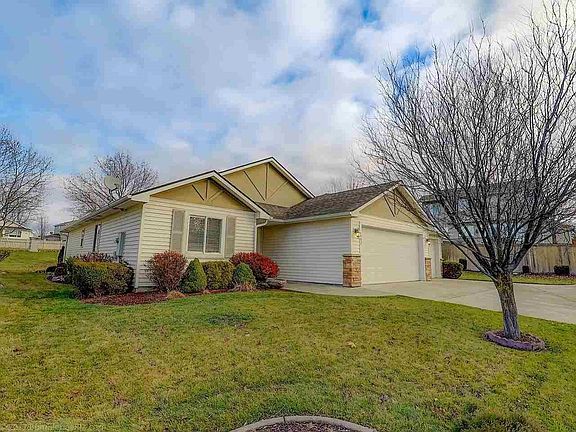 2nd image of 802 N Tanglewood Ln