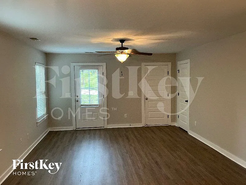 4 bed, 2.0 bath, 1550 sqft, $1,675 — Photo 2