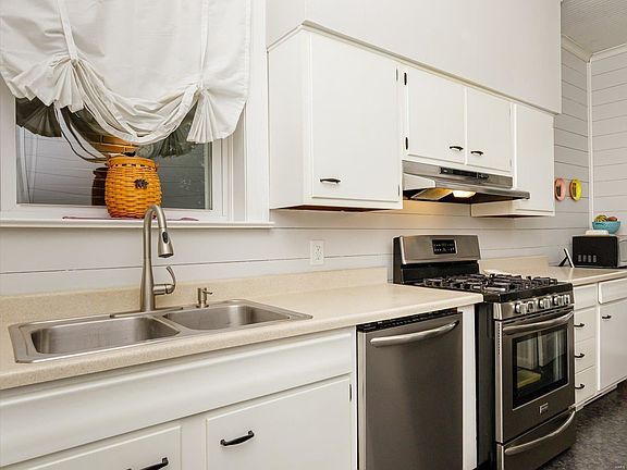 5th image of 4951 Lisette Ave