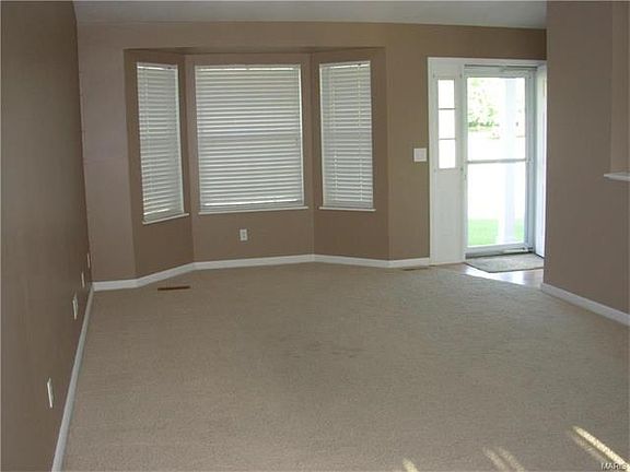 Great Room w/Bay Window