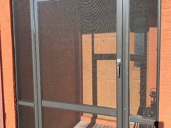 5th image of 1028 Diplomat Pkwy E