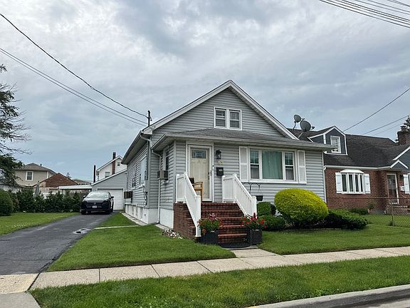 3rd image of 93 Terrace Ave