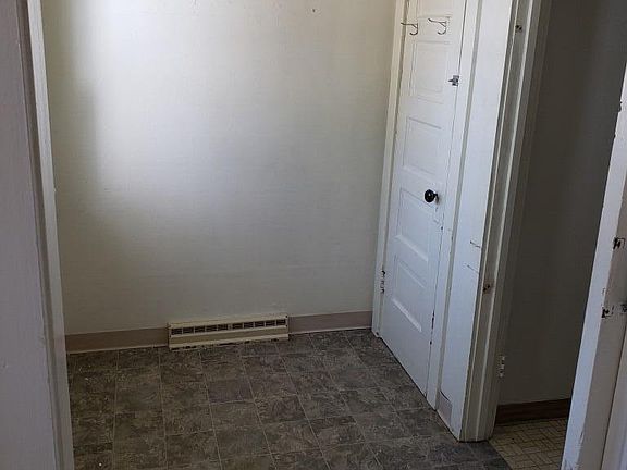 5th image of 204 4th Ave NE