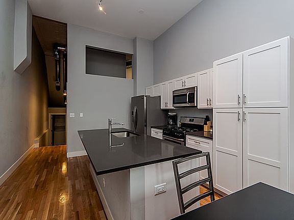 2nd image of 1308 N Milwaukee Ave #2R