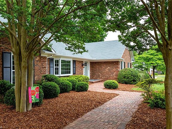 3rd image of 4209 Belvoir Dr