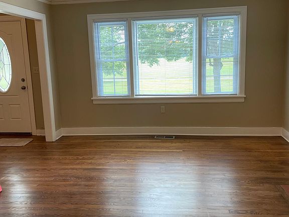 4th image of 5560 Lambert Dr