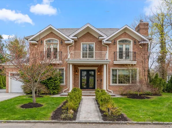 1 Devonshire Lane, Great Neck, NY 11023