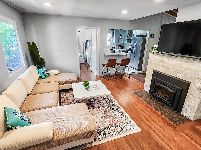 6645 Amherst St — Photo 3