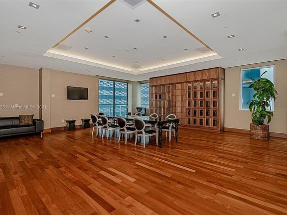 4th image of 1060 Brickell Ave #19
