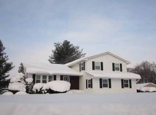 217 Sheatree Ln, North Syracuse, NY 13212