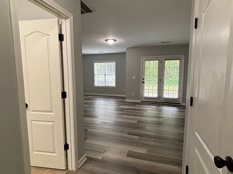 402 Beaumont Cir — Photo 17