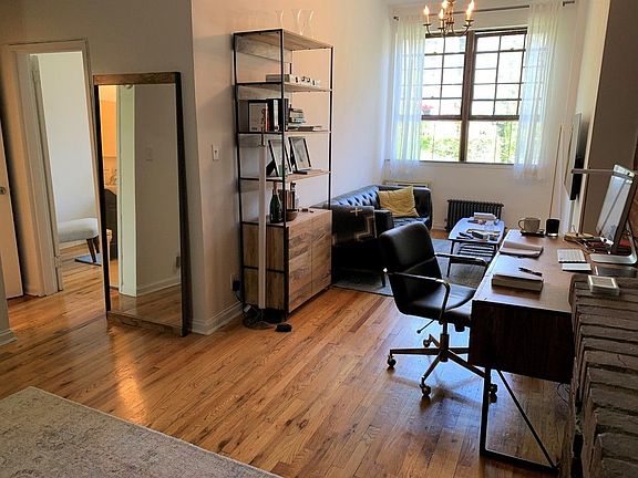 3rd image of 23 W 82nd St APT 3E