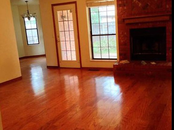 4th image of 18412 English Oak Ln