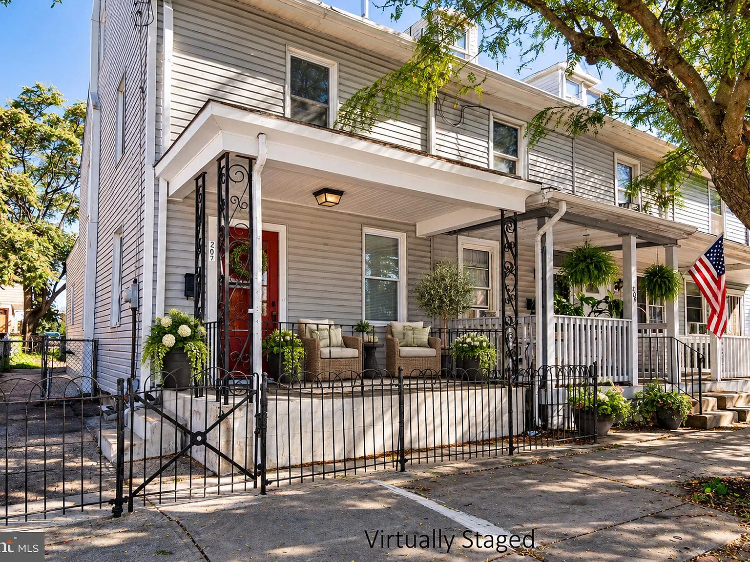 3 bed, 1.0 bath, 962 sqft, $1,950 — Photo 3