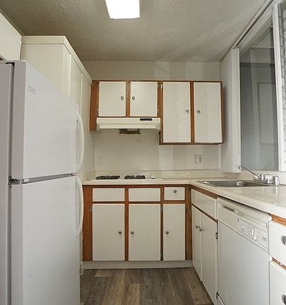 2nd image of 3330 S Sepulveda Blvd #9