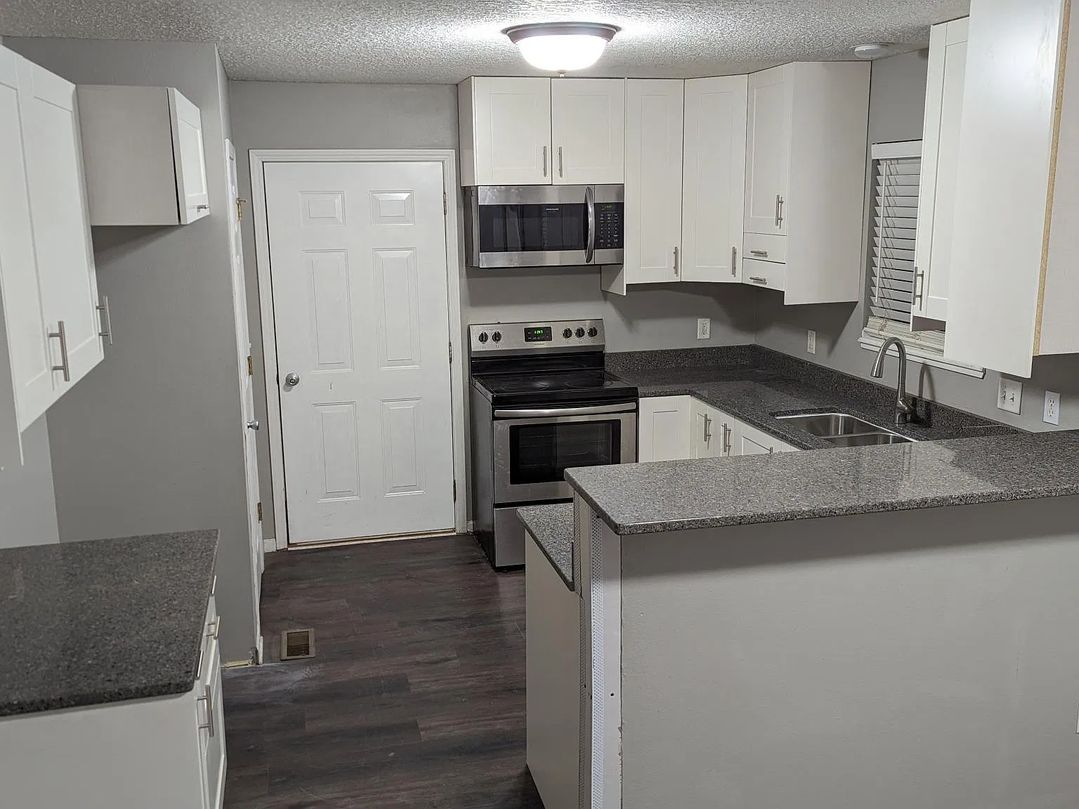 4 bed, 1121 sqft, $2,500 — Photo 4