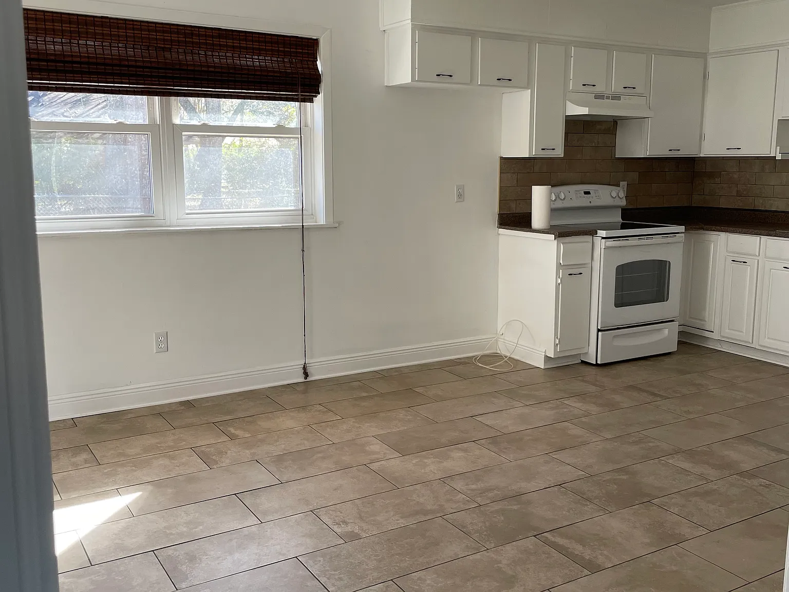 3 bed, 1.5 bath, 1131 sqft, $1,400 — Photo 3