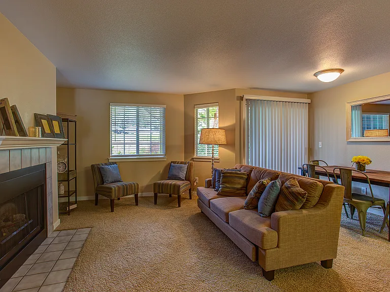Commons at Avalon Park Apartments — Photo 15