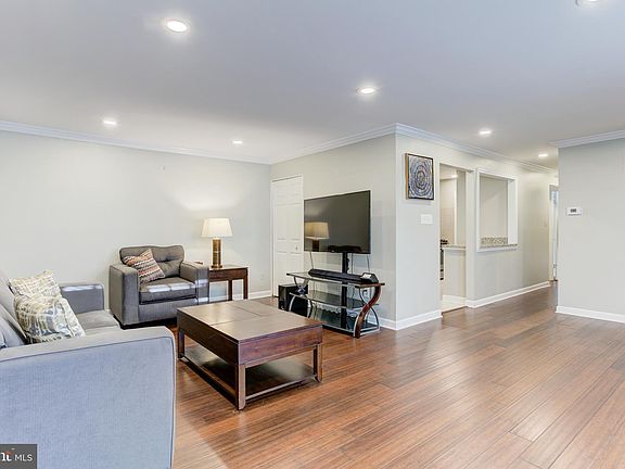3rd image of 12711 Gordon Blvd APT 81