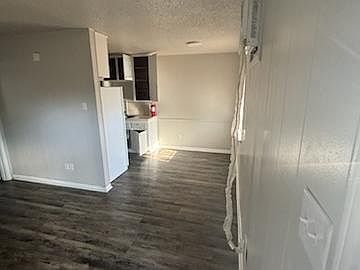 3rd image of 613 Stringer St APT 2