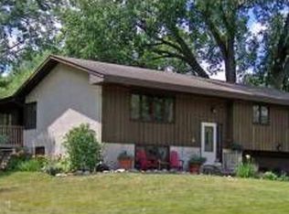 1136 Welcome Cir, Golden Valley, MN 55422