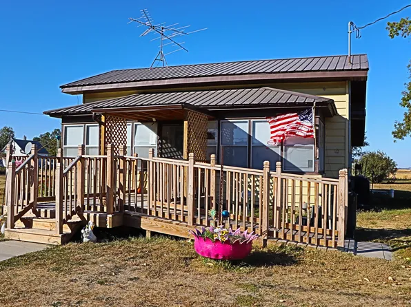 109 Cedar St, Mondamin, IA 51557