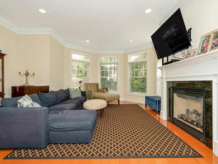 25 E Linden Ave — Photo 10