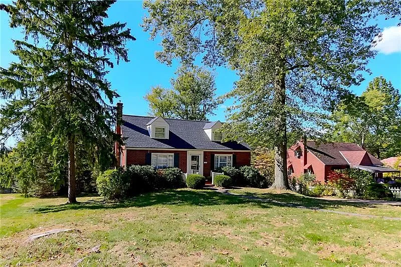 2528 Willowbrook Rd photo 1