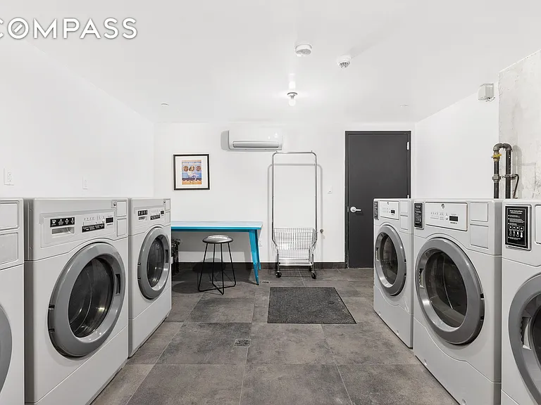1671 Summerfield St #4B — Photo 4