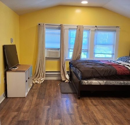 3rd image of 86 Mead St