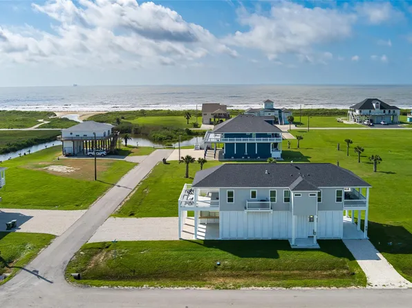 821 Casa Dr, Crystal Beach, TX 77650