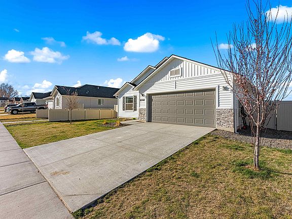 3rd image of 12342 Noreen St