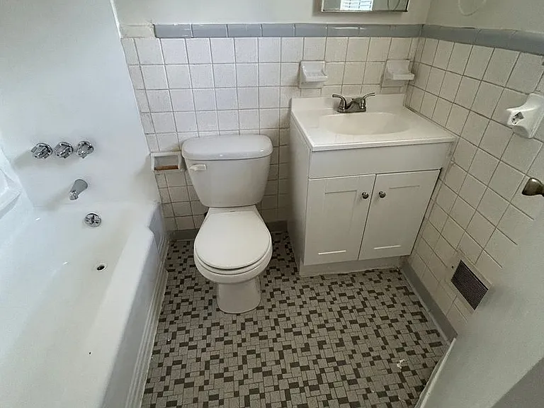 Brownsboro 16 LLC — Photo 10