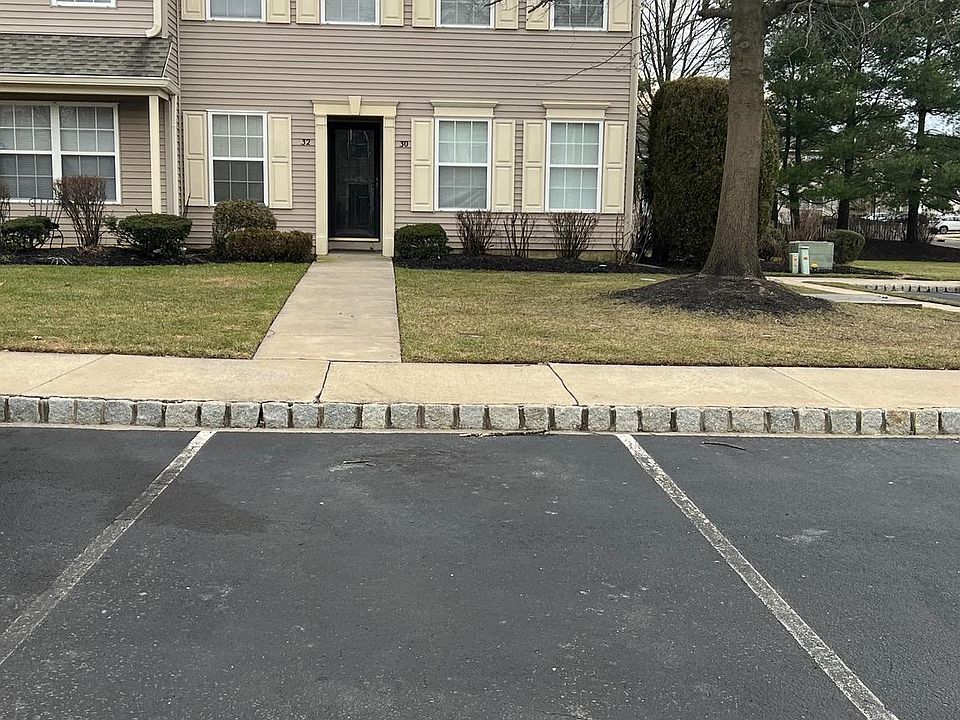 1st image of 32 Foxglove Dr