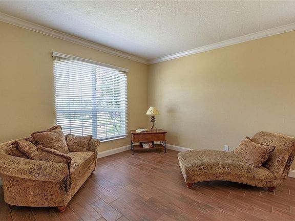 3rd image of 470 Rob Roy Dr