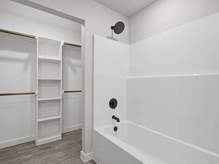 3035 Glennster St — Photo 24