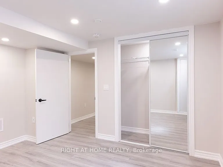 6 Bellvare Cres — Photo 15