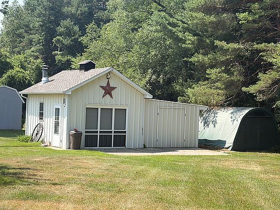 3rd image of 2311 Lange Ln