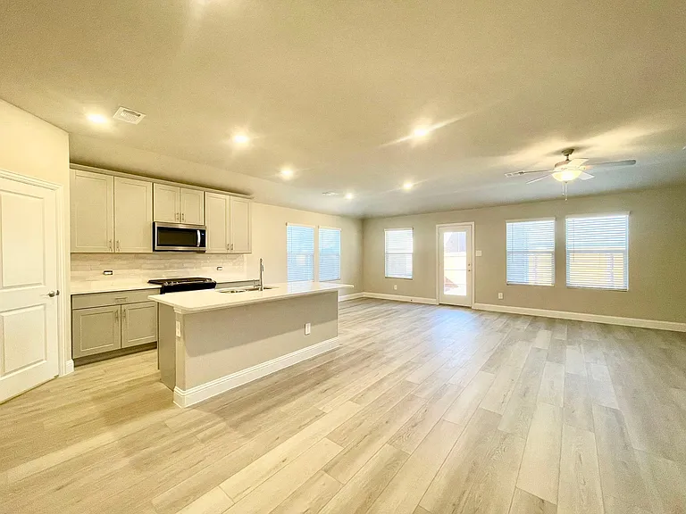 1203 Mahogany Dr — Photo 6