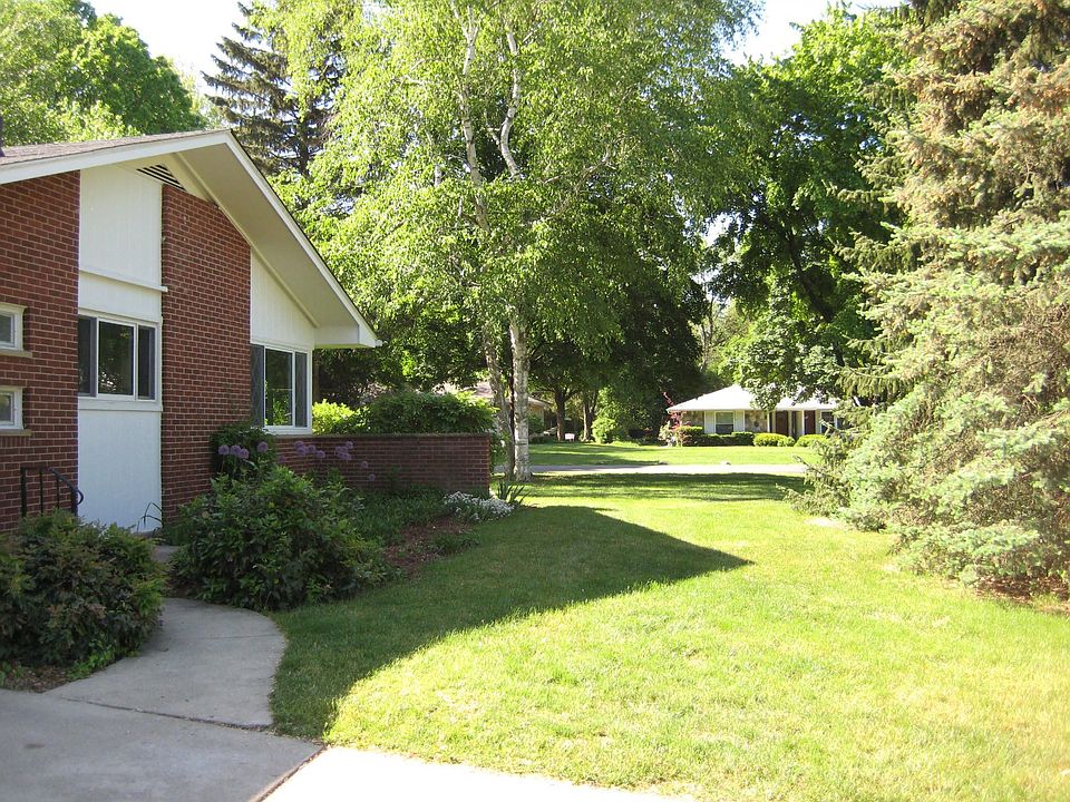 2nd image of 19152 Warwick St