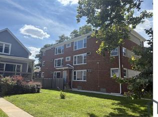 18 E 137th St #2, Riverdale, IL 60827