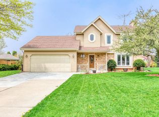 8508 W Cascade Dr, Franklin, WI 53132