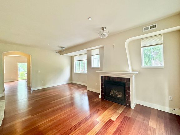 3rd image of 18258 NE 96th Way Unit 104