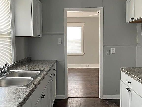 3rd image of 25 Kemp St