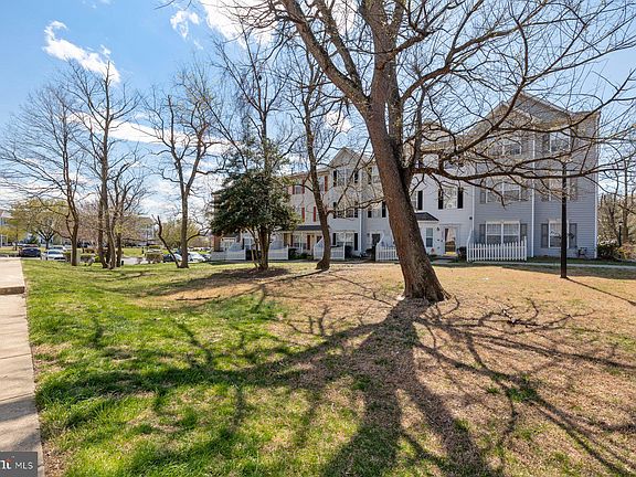 4th image of 1610 Briarview Ct #61