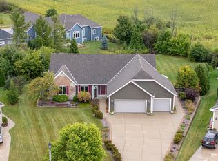 1526 Pine Cone Trl, Port Washington, WI 53074