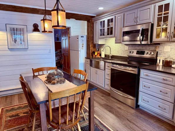 237 Station St, Lake Placid, NY 12946