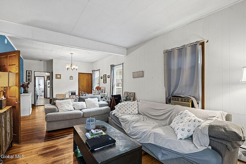 3rd image of 2612 4th Avenue